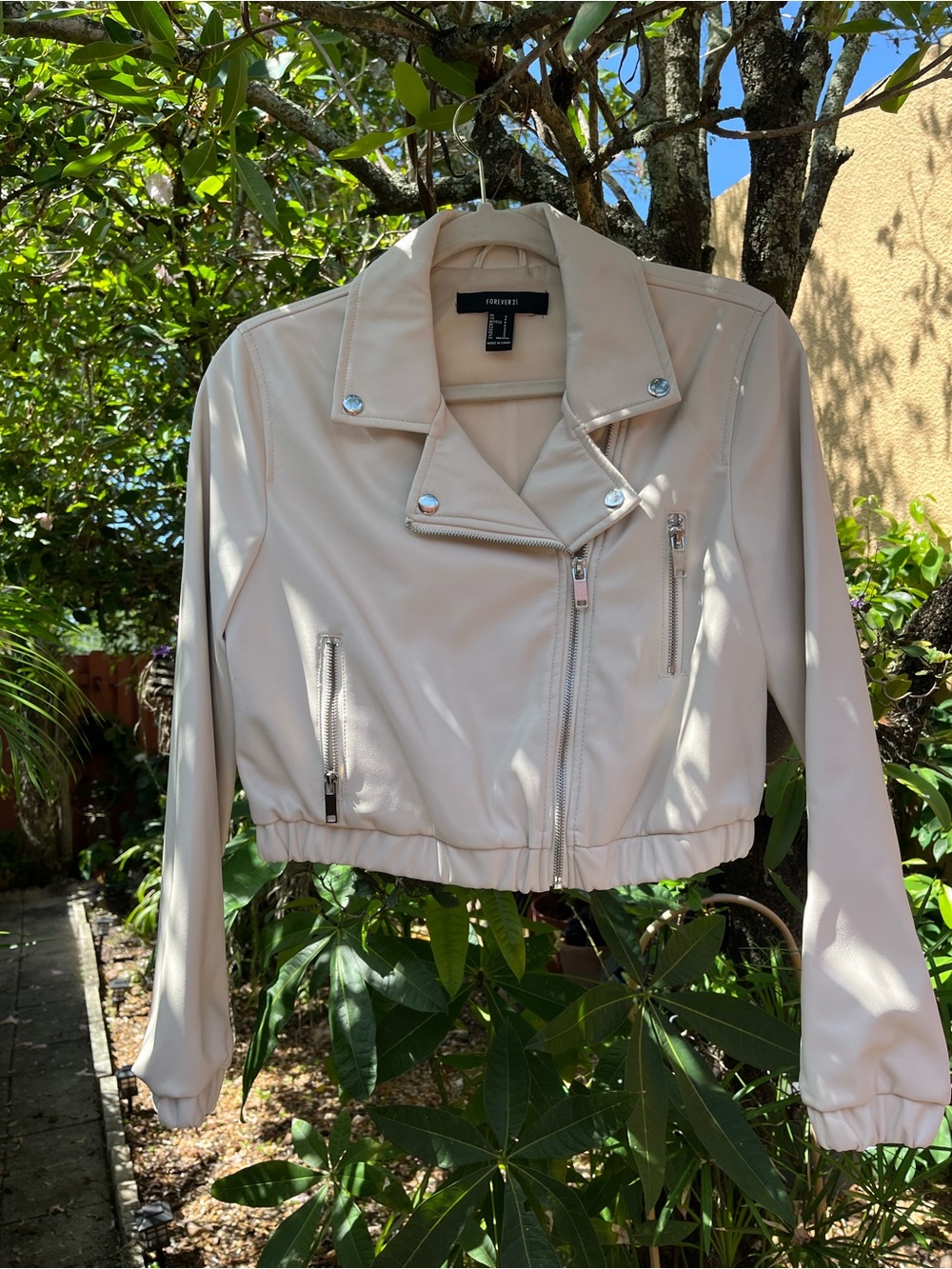 Forever 21 Cream Cropped Moto Jacket, Women’s size Small